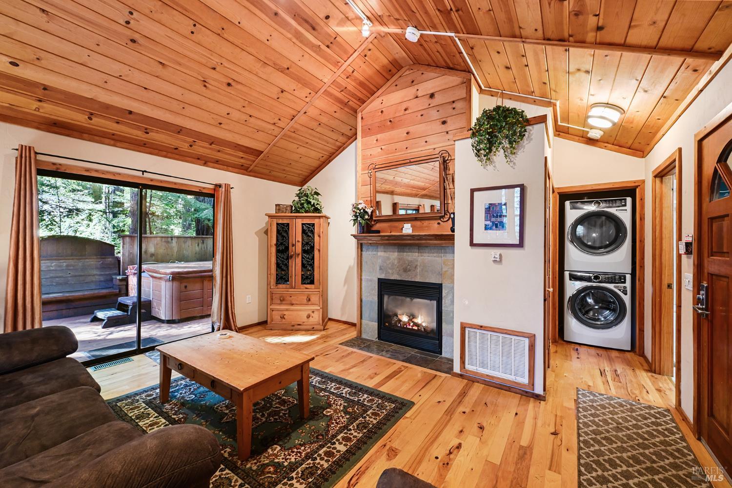 Detail Gallery Image 8 of 36 For 9 Huckleberry Hts, Cazadero,  CA 95421 - 1 Beds | 1 Baths