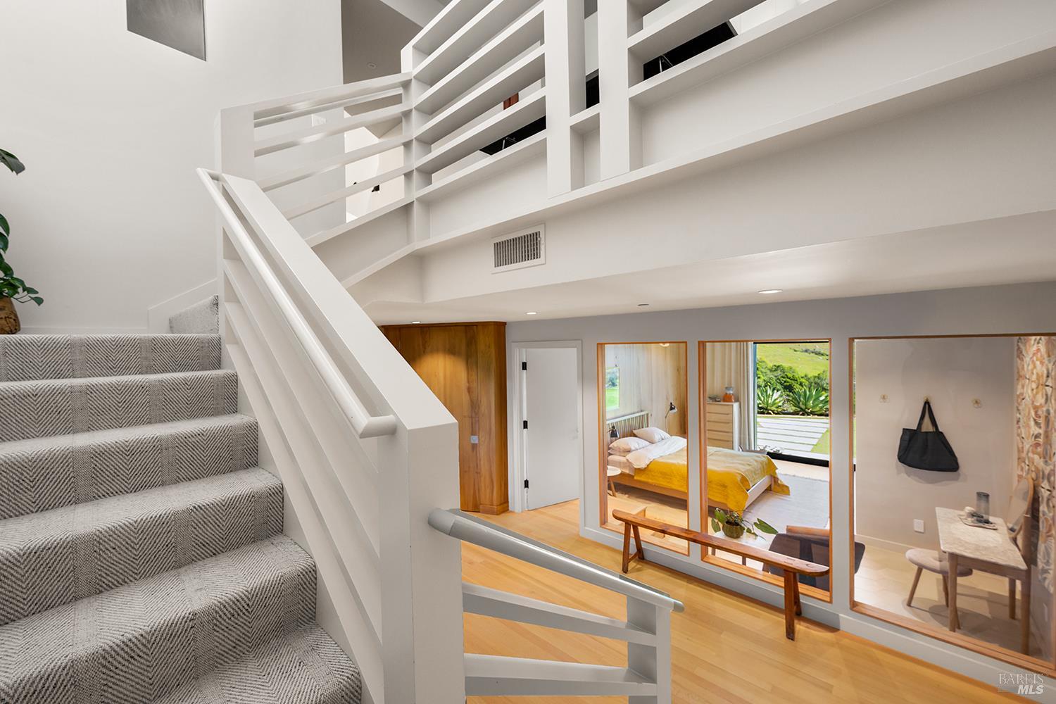 Detail Gallery Image 36 of 69 For 8 Mariposa Ct, Tiburon,  CA 94920 - 4 Beds | 5/2 Baths