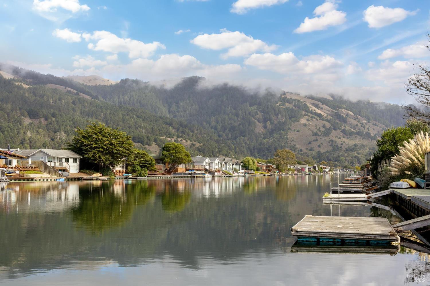 Detail Gallery Image 14 of 63 For 297 Seadrift Rd, Stinson Beach,  CA 94970 - 3 Beds | 2 Baths