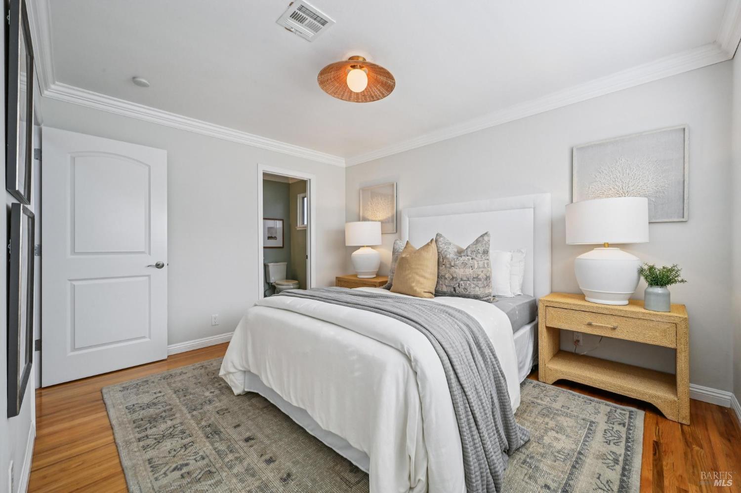 Detail Gallery Image 24 of 46 For 30 Rollingwood Dr, San Rafael,  CA 94901 - 3 Beds | 2 Baths