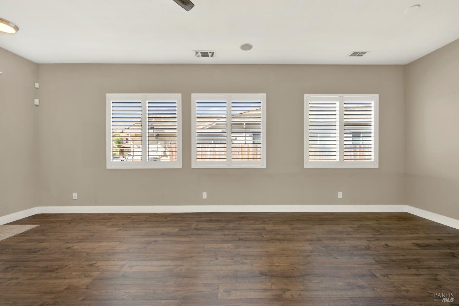Detail Gallery Image 17 of 63 For 1721 Beale Cir, Suisun City,  CA 94585 - 3 Beds | 2 Baths