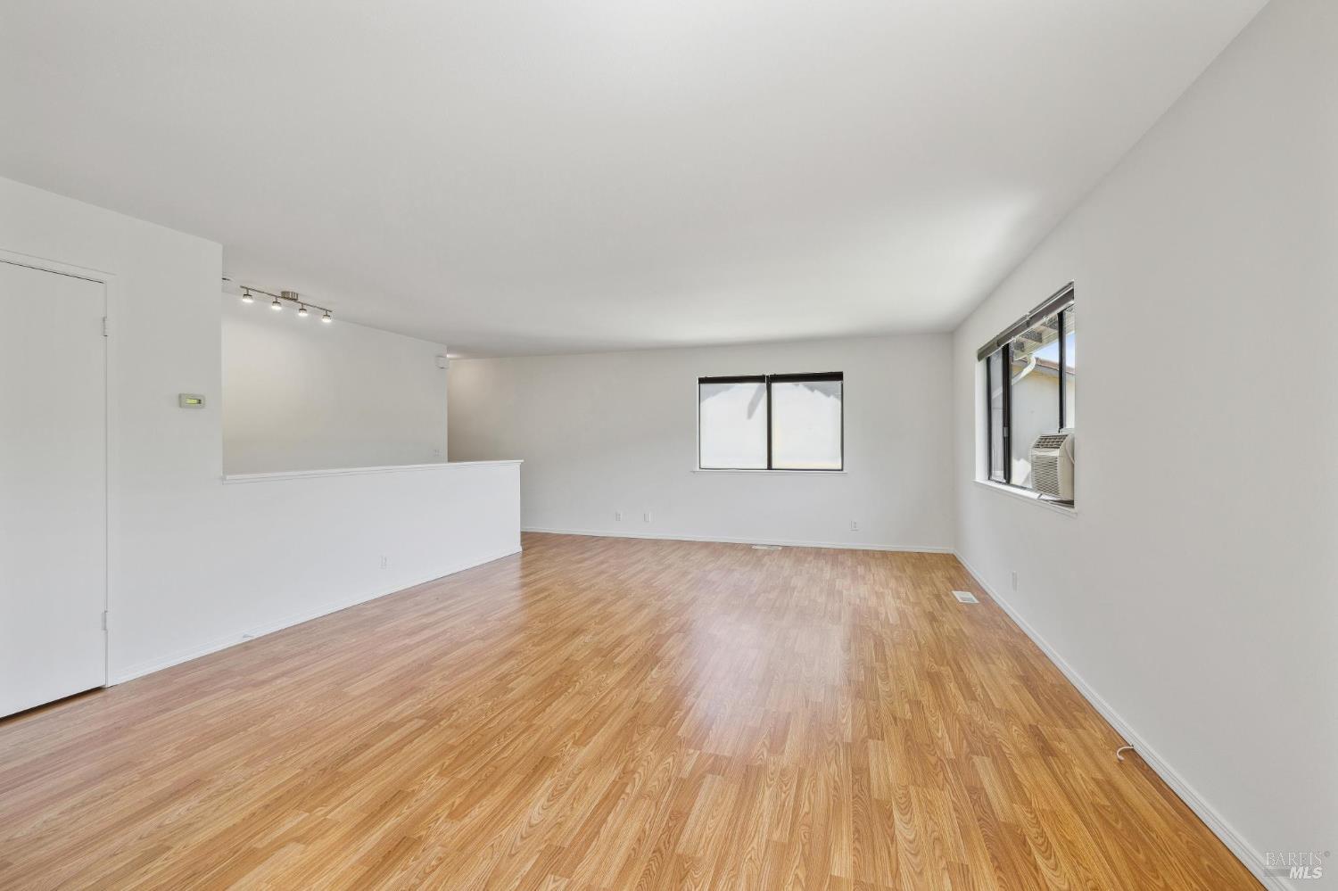 Detail Gallery Image 11 of 49 For 19 Shannon Ct, Novato,  CA 94949 - – Beds | – Baths