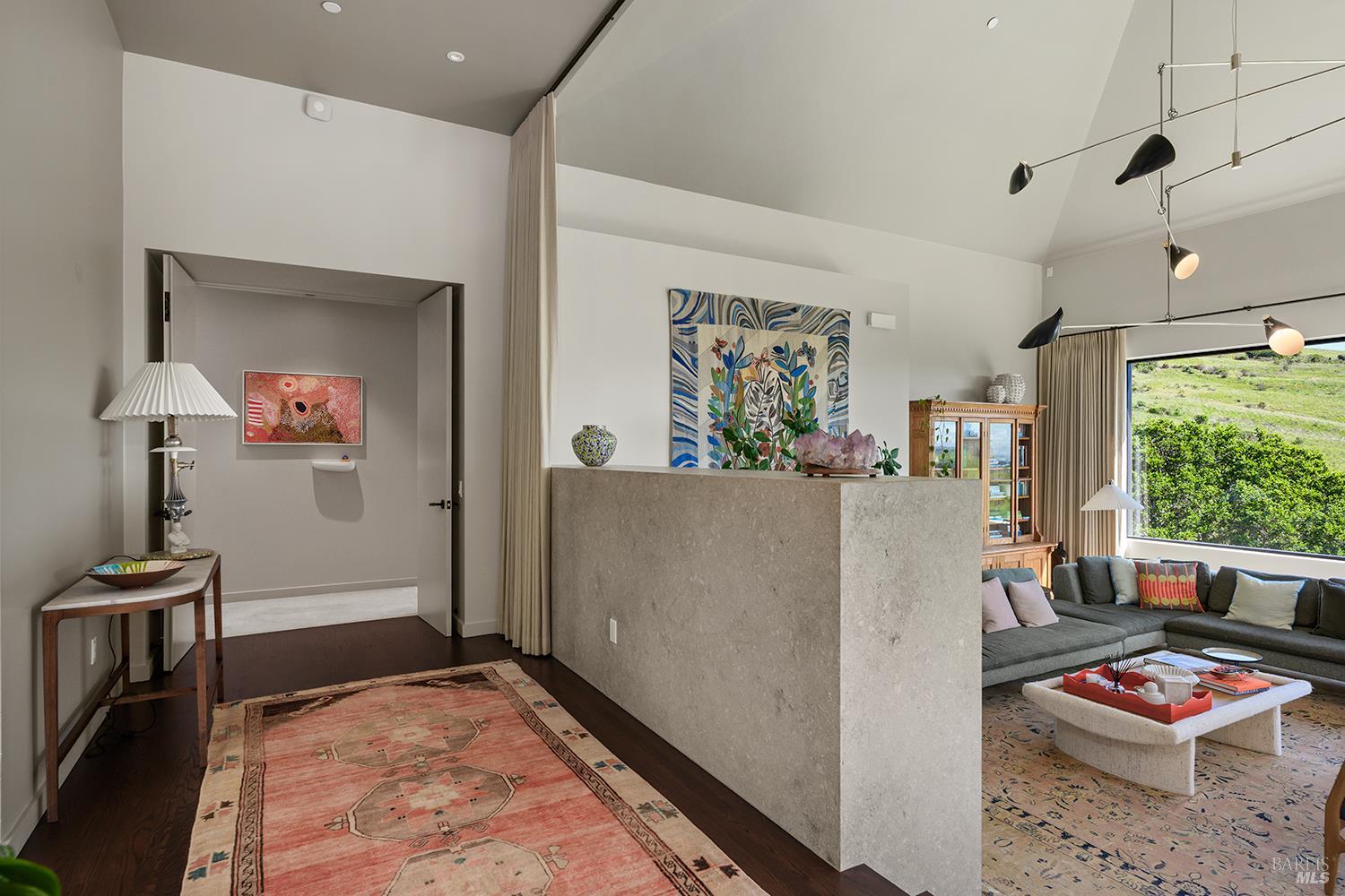 Detail Gallery Image 30 of 69 For 8 Mariposa Ct, Tiburon,  CA 94920 - 4 Beds | 5/2 Baths