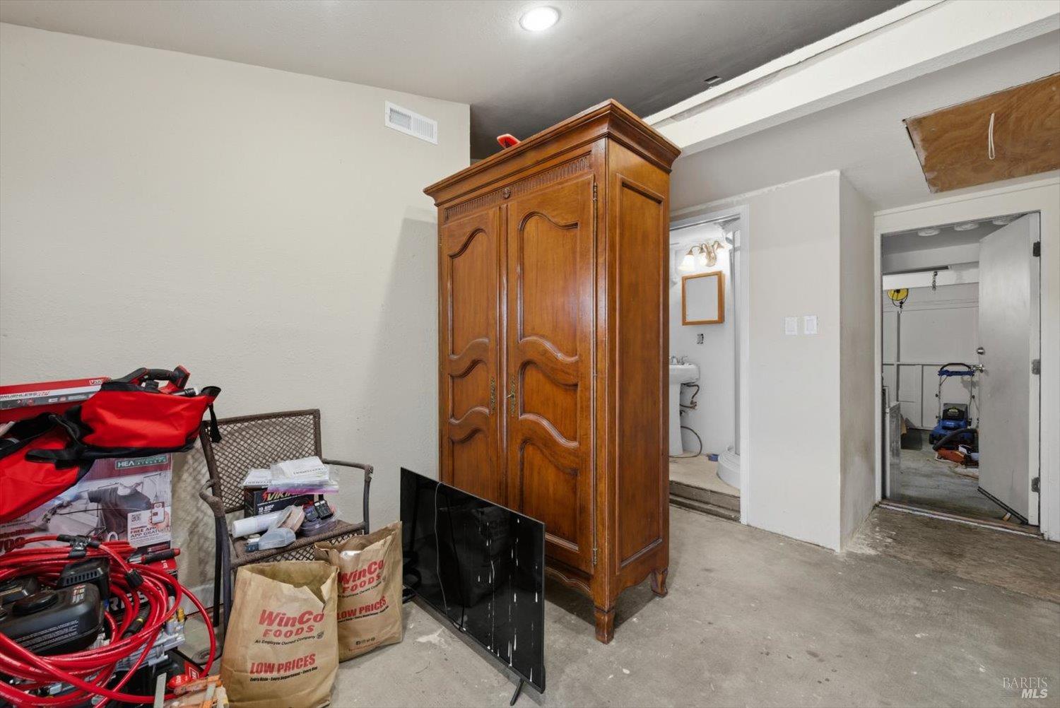 Detail Gallery Image 26 of 46 For 19 Wharf Dr, Pittsburg,  CA 94565 - 2 Beds | 1/1 Baths