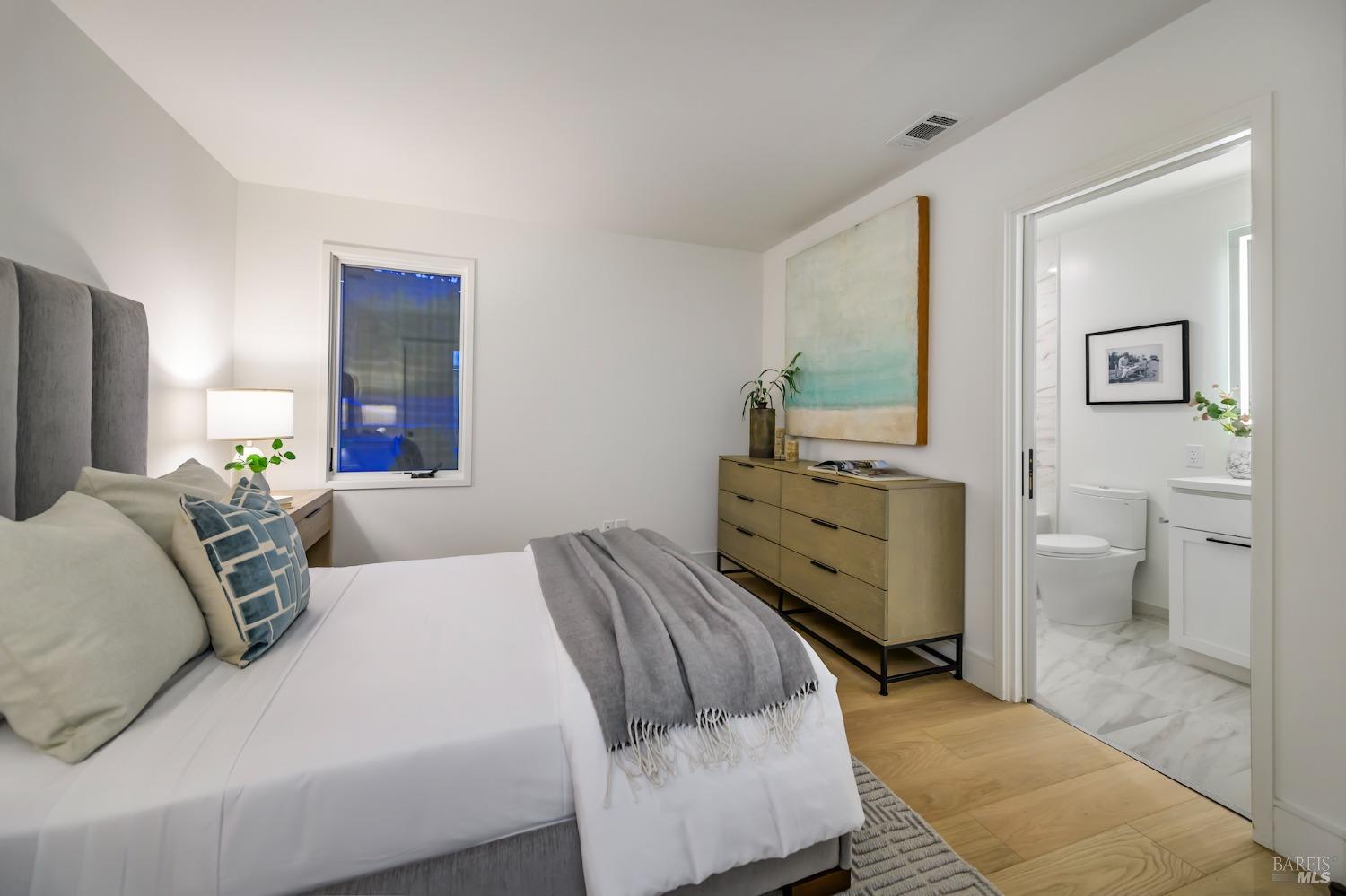 Detail Gallery Image 17 of 26 For 1092 Foster Rd, Napa,  CA 94558 - 2 Beds | 2/1 Baths