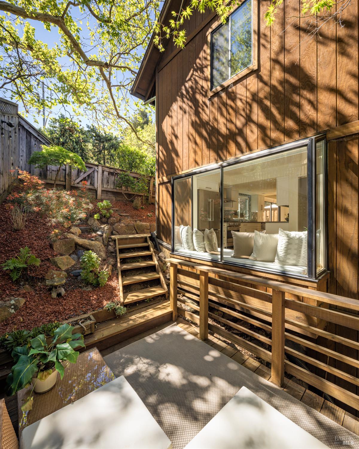 Detail Gallery Image 15 of 21 For 883 Magnolia Ave, Larkspur,  CA 94939 - 2 Beds | 2/1 Baths