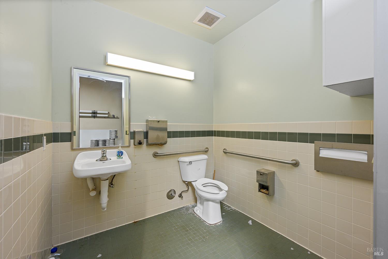 Detail Gallery Image 21 of 26 For 595 Santana Dr #E,  Cloverdale,  CA 95425 - – Beds | – Baths