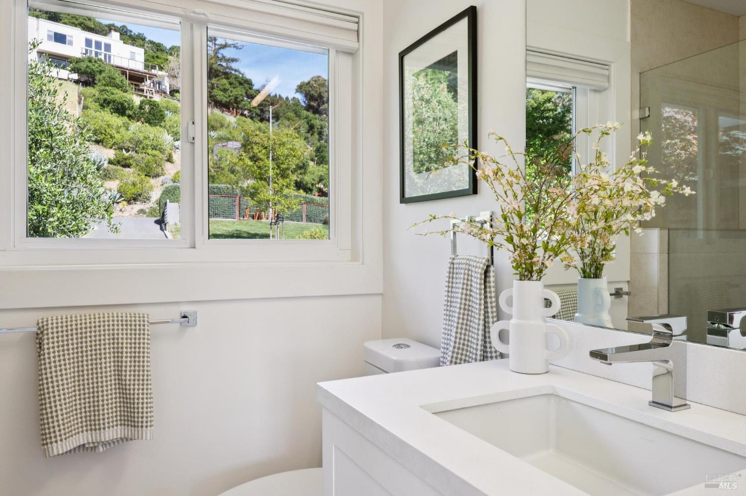 Detail Gallery Image 27 of 48 For 65 Valley View Ave, San Rafael,  CA 94901 - 5 Beds | 5 Baths