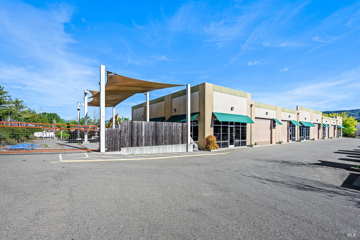 Detail Gallery Image 11 of 26 For 595 Santana Dr #E,  Cloverdale,  CA 95425 - – Beds | – Baths