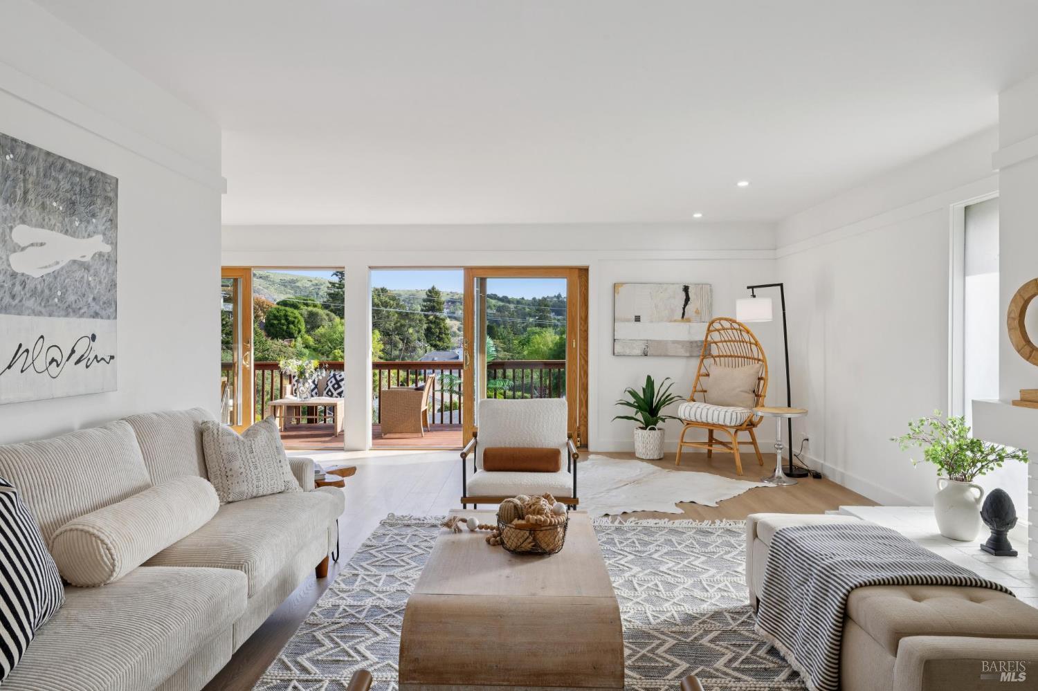 Detail Gallery Image 6 of 37 For 22 North Terrace Unkn, Tiburon,  CA 94920 - 3 Beds | 2 Baths