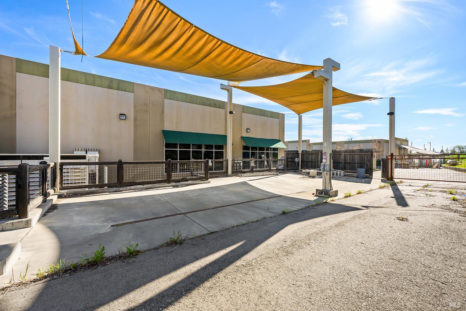 Detail Gallery Image 15 of 26 For 595 Santana Dr #E,  Cloverdale,  CA 95425 - – Beds | – Baths