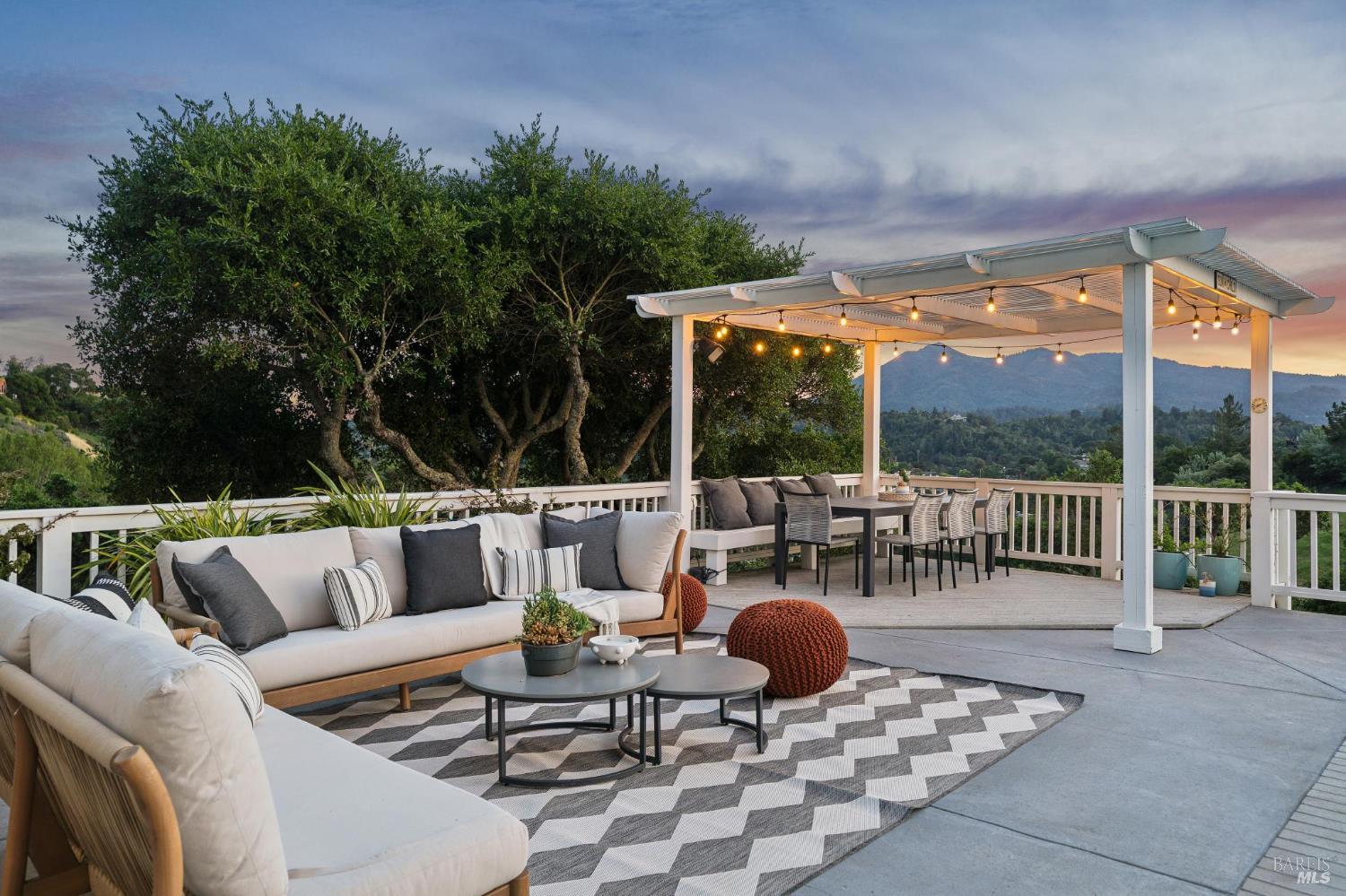 Detail Gallery Image 15 of 48 For 65 Valley View Ave, San Rafael,  CA 94901 - 5 Beds | 5 Baths