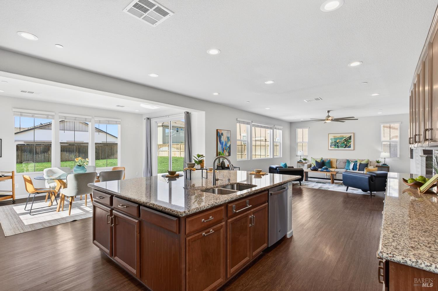 Detail Gallery Image 22 of 75 For 1535 Arlington Ct, Dixon,  CA 95620 - 4 Beds | 2/1 Baths