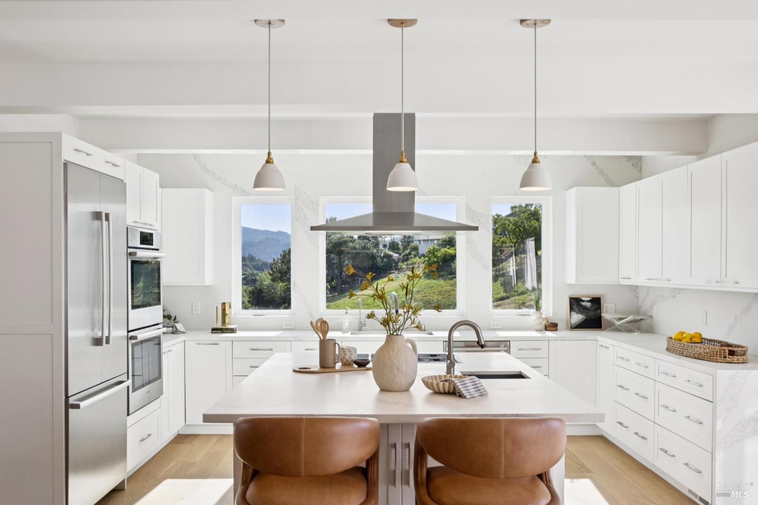 Detail Gallery Image 5 of 48 For 65 Valley View Ave, San Rafael,  CA 94901 - 5 Beds | 5 Baths