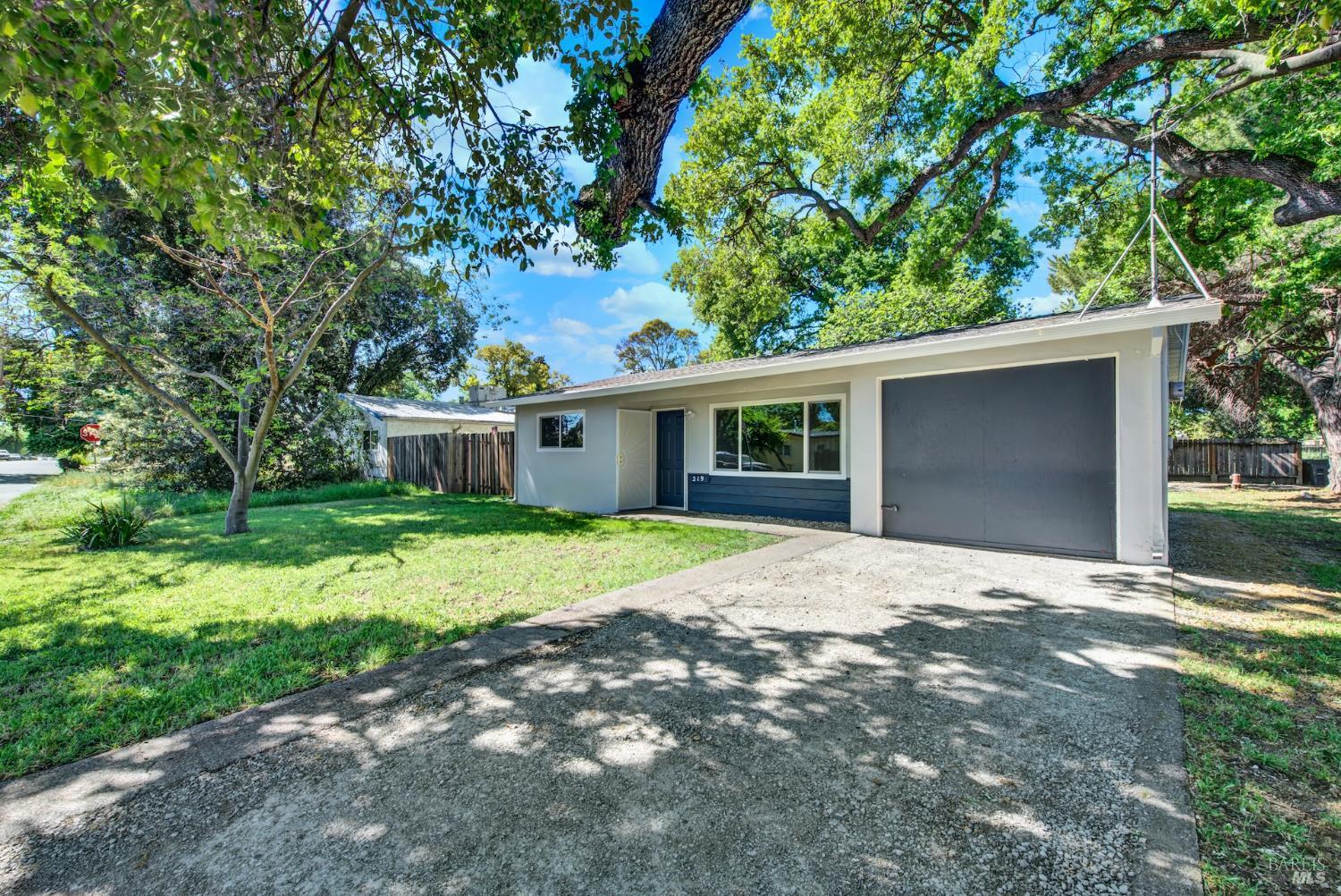 Detail Gallery Image 2 of 60 For 219 Hamilton Dr, Fairfield,  CA 94533 - 2 Beds | 1 Baths