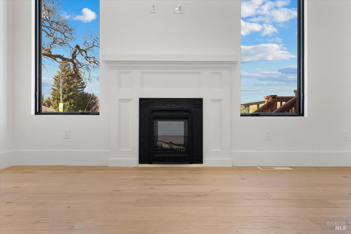 Detail Gallery Image 13 of 74 For 127 Pleasant Ave, Santa Rosa,  CA 95403 - 4 Beds | 4 Baths