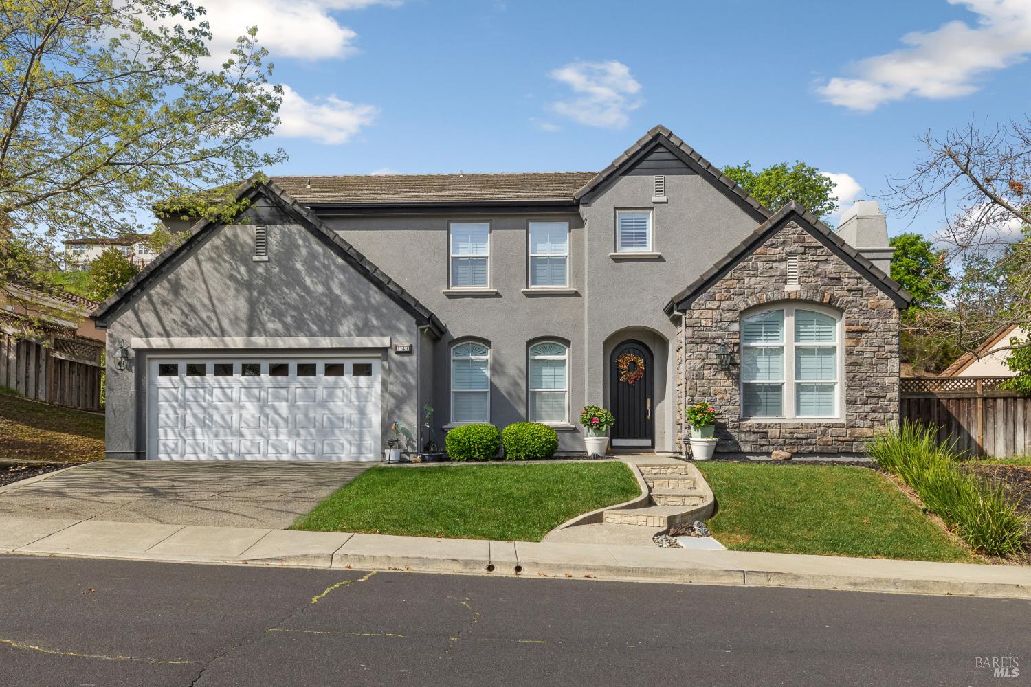 Detail Gallery Image 2 of 43 For 1149 Songwood Rd, Vallejo,  CA 94591 - 5 Beds | 3/1 Baths