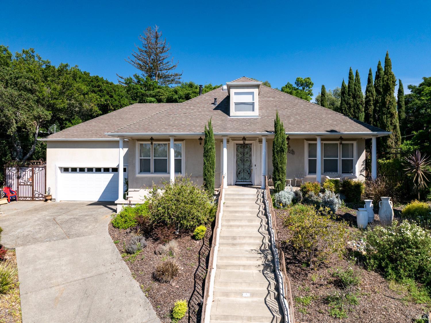 382 Lakeview Drive photo 2