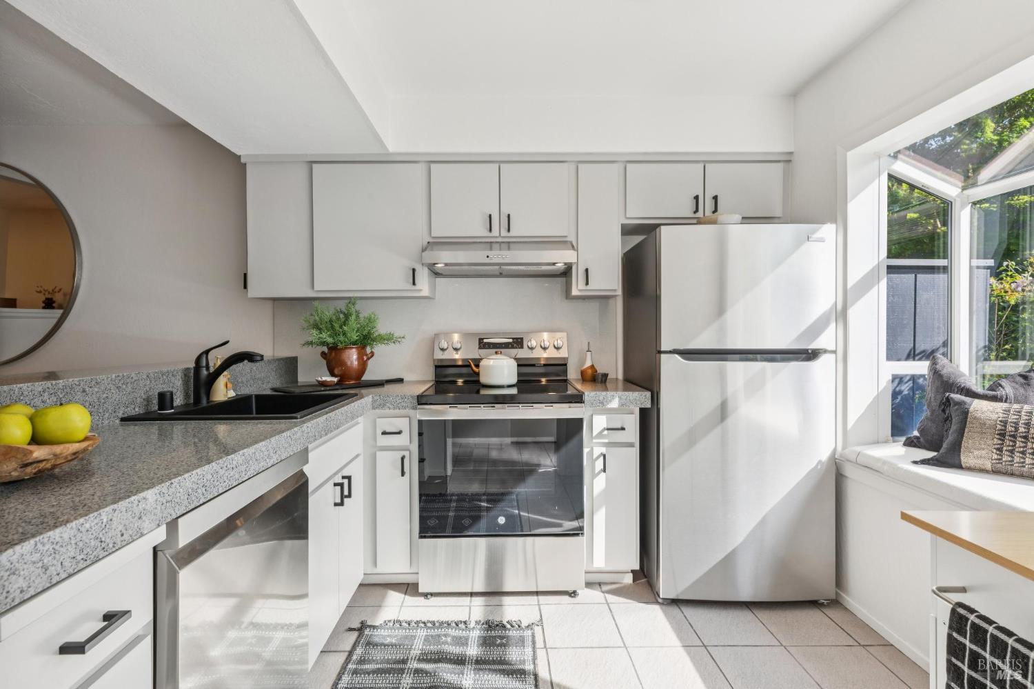 Detail Gallery Image 5 of 62 For 11 Love Ct, Fairfax,  CA 94930 - 2 Beds | 2/1 Baths