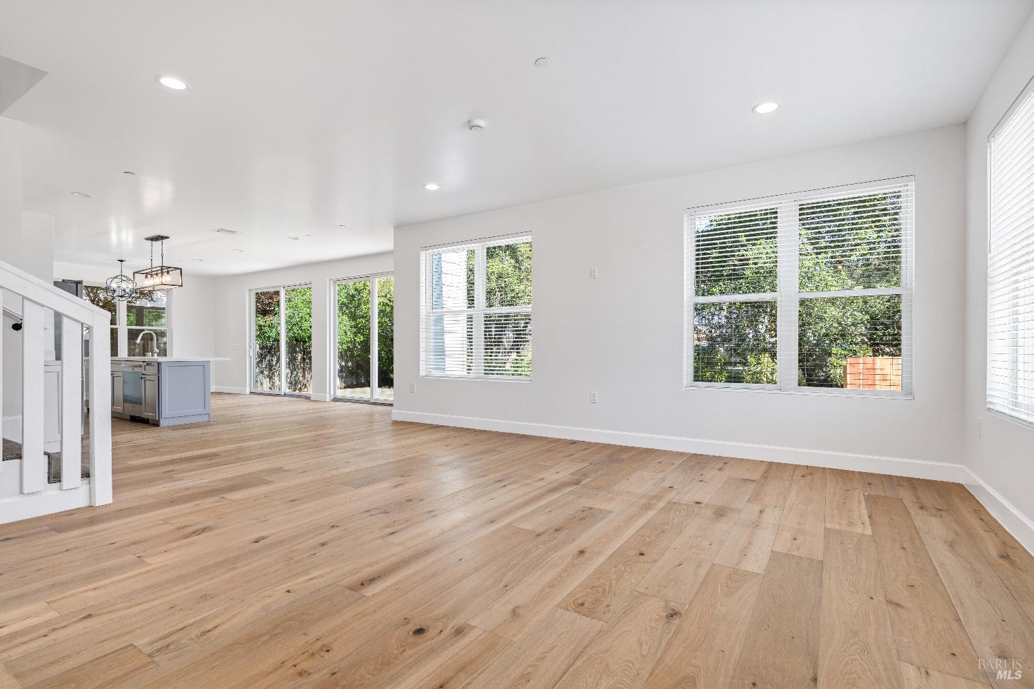 Detail Gallery Image 3 of 16 For 109 Paul Wittke Dr, Healdsburg,  CA 95448 - 5 Beds | 3/1 Baths