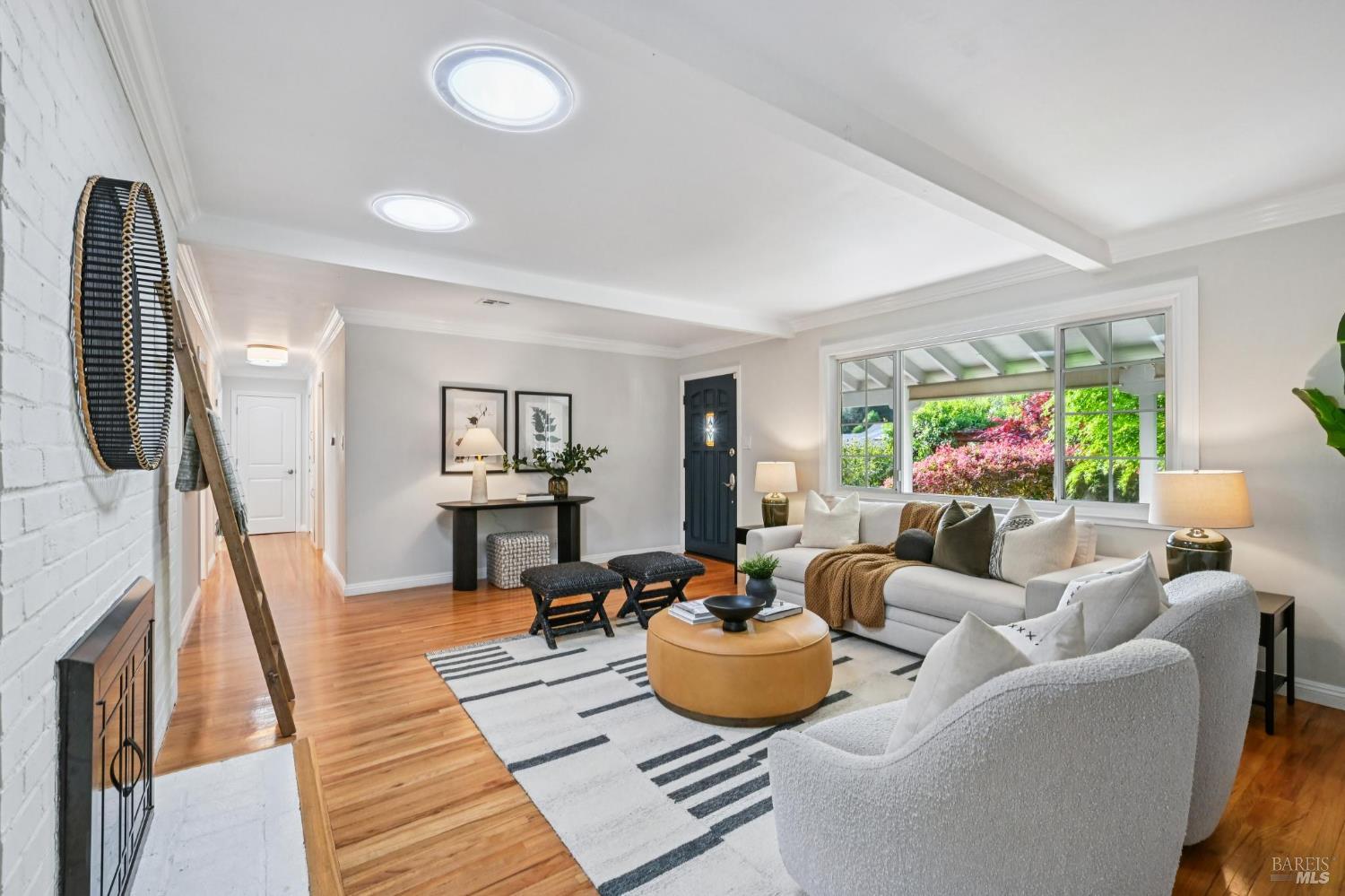 Detail Gallery Image 10 of 46 For 30 Rollingwood Dr, San Rafael,  CA 94901 - 3 Beds | 2 Baths