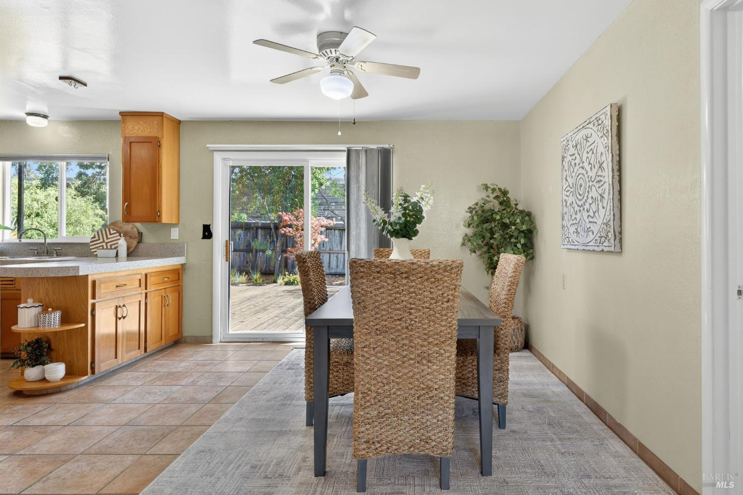 Detail Gallery Image 11 of 39 For 334 Richmond Dr, Santa Rosa,  CA 95401 - 4 Beds | 2 Baths