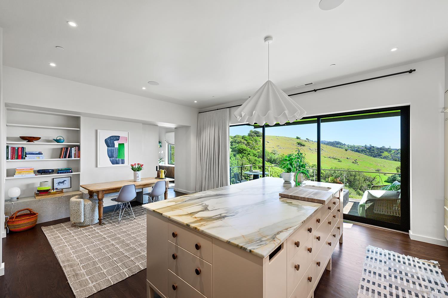 Detail Gallery Image 29 of 69 For 8 Mariposa Ct, Tiburon,  CA 94920 - 4 Beds | 5/2 Baths