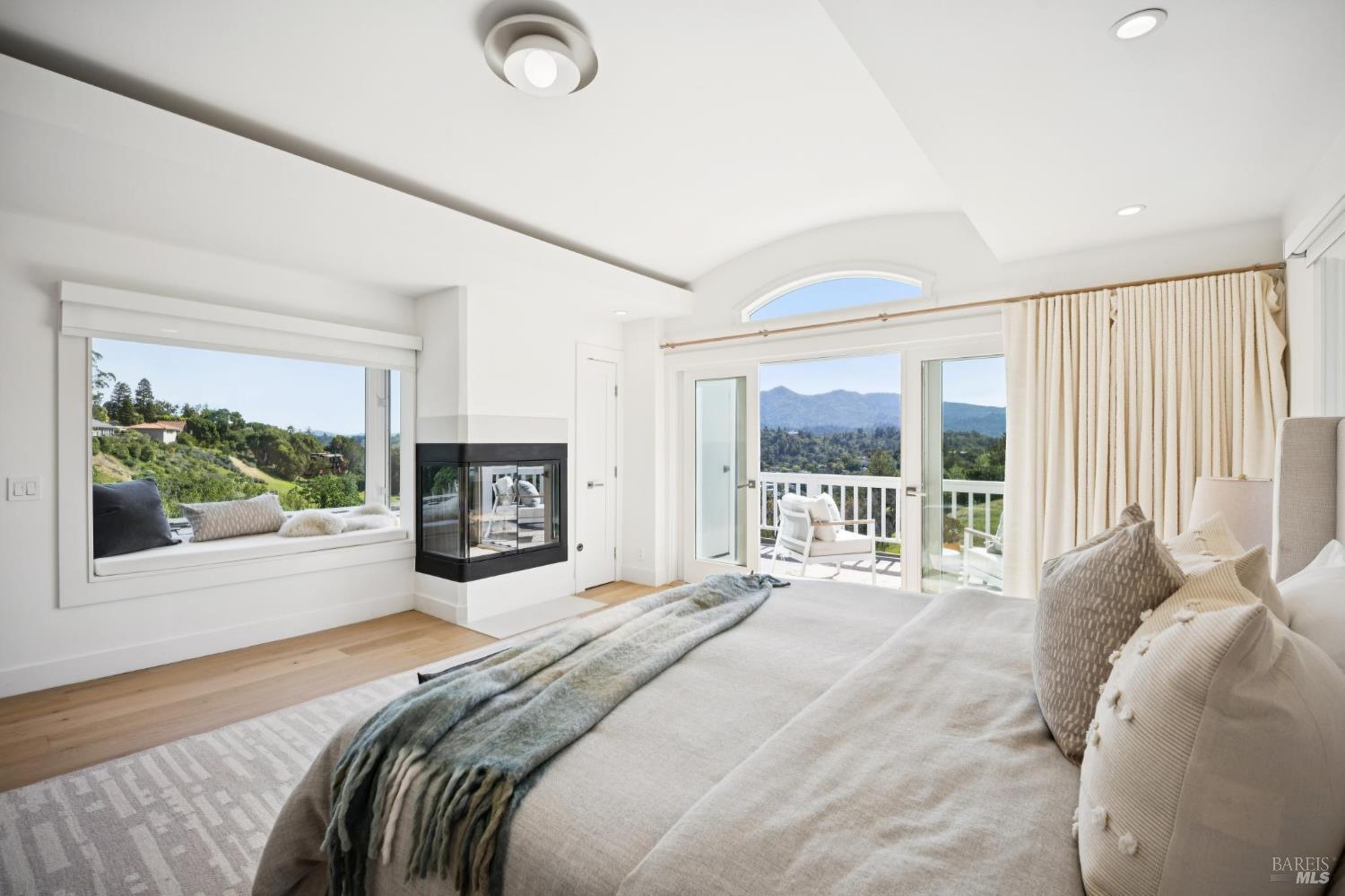 Detail Gallery Image 21 of 48 For 65 Valley View Ave, San Rafael,  CA 94901 - 5 Beds | 5 Baths