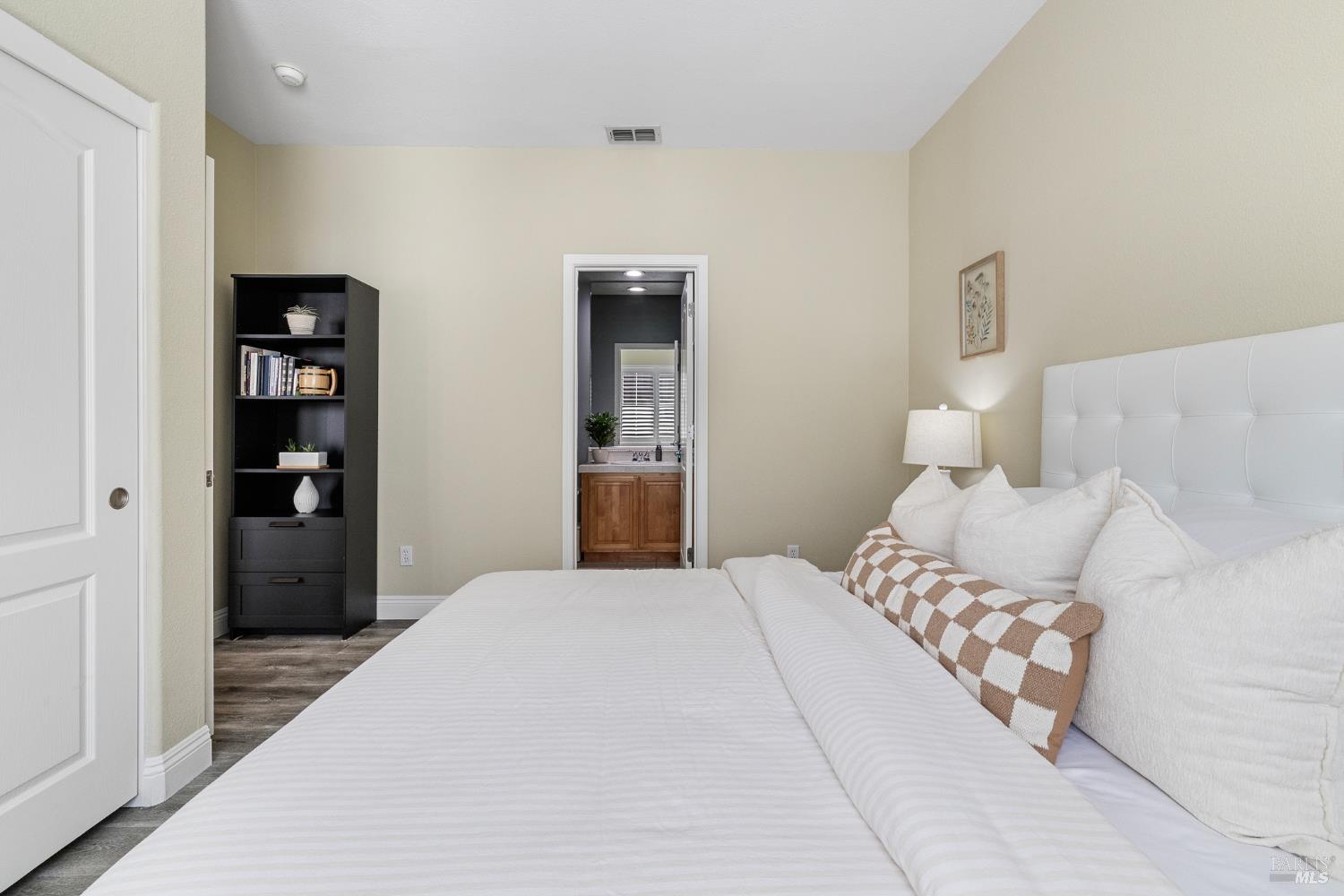 Detail Gallery Image 19 of 43 For 1149 Songwood Rd, Vallejo,  CA 94591 - 5 Beds | 3/1 Baths