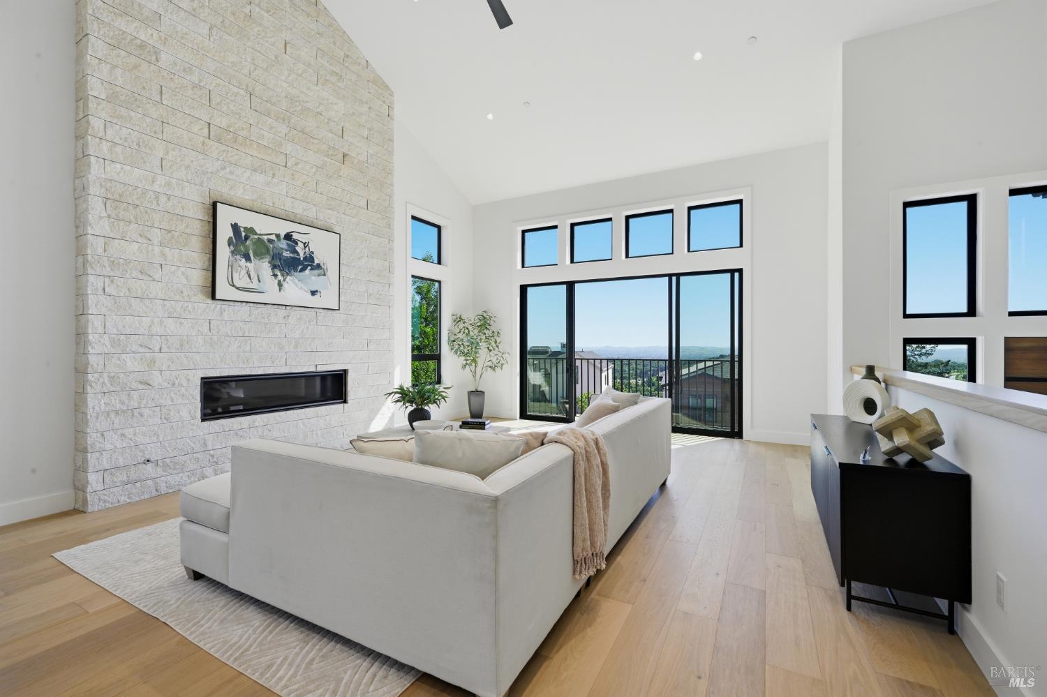 Detail Gallery Image 3 of 42 For 2011 Long Leaf Ct, Santa Rosa,  CA 95403 - 4 Beds | 3 Baths