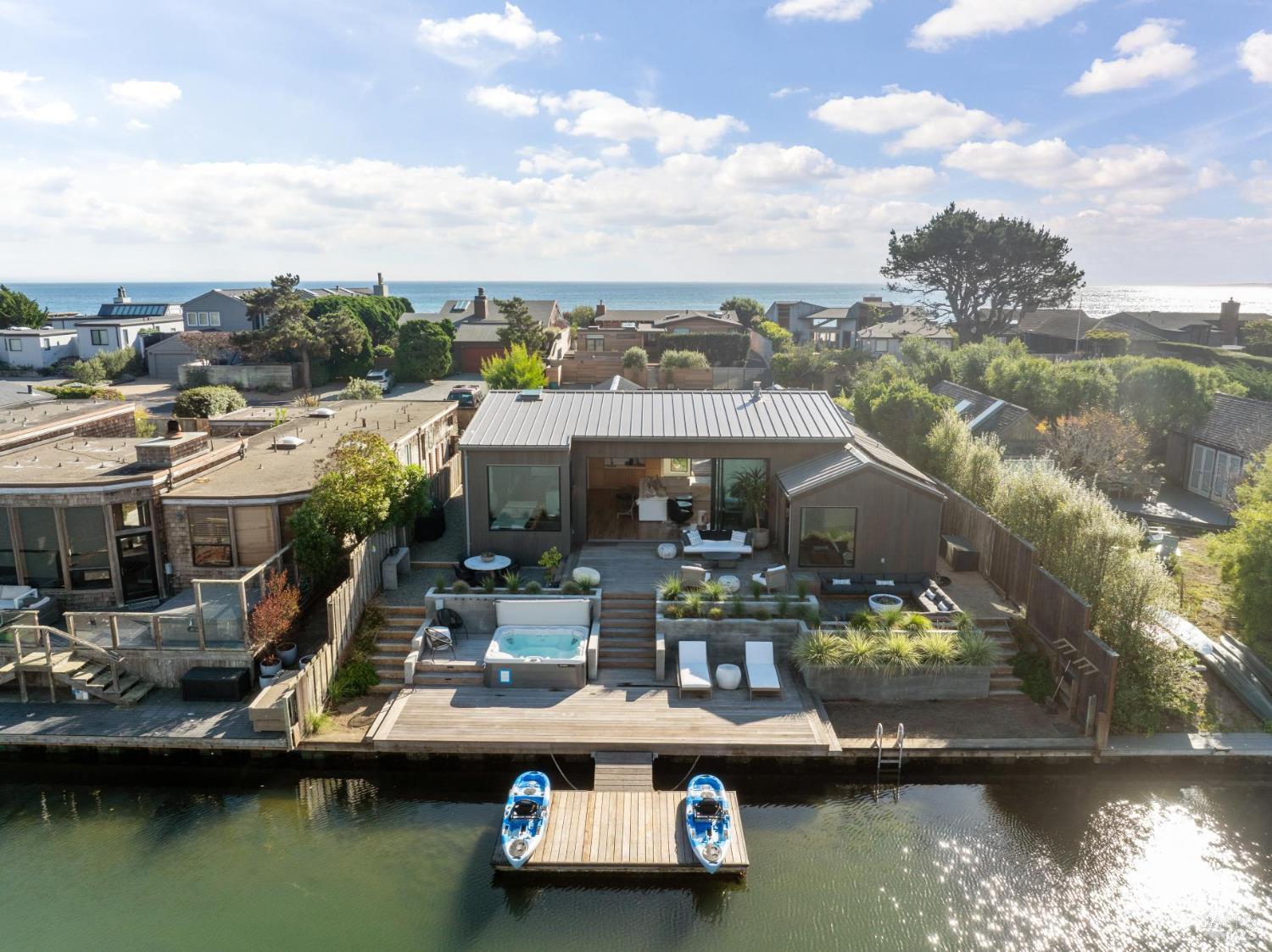 Detail Gallery Image 33 of 63 For 297 Seadrift Rd, Stinson Beach,  CA 94970 - 3 Beds | 2 Baths