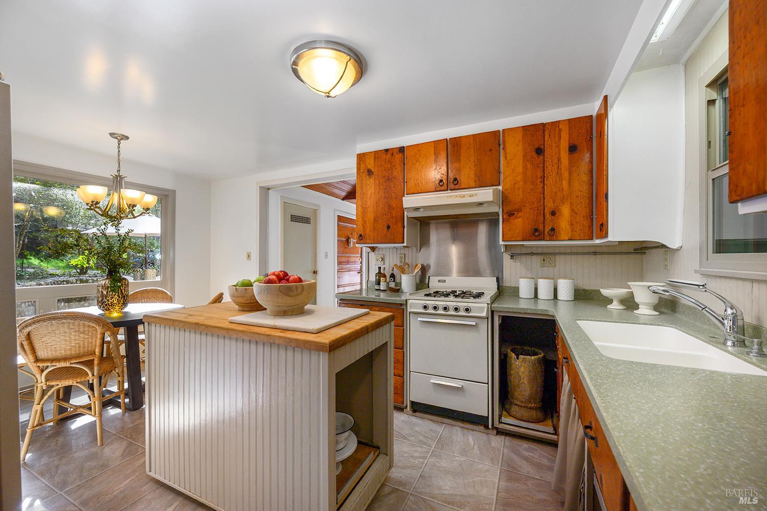 Detail Gallery Image 9 of 28 For 19020 Sunny Dr, Guerneville,  CA 95446 - 1 Beds | 1 Baths