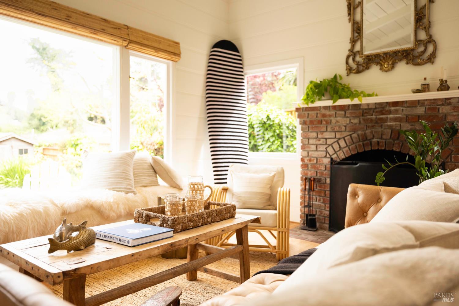 Detail Gallery Image 3 of 39 For 10 Park Ave, Bolinas,  CA 94924 - 2 Beds | 1/1 Baths