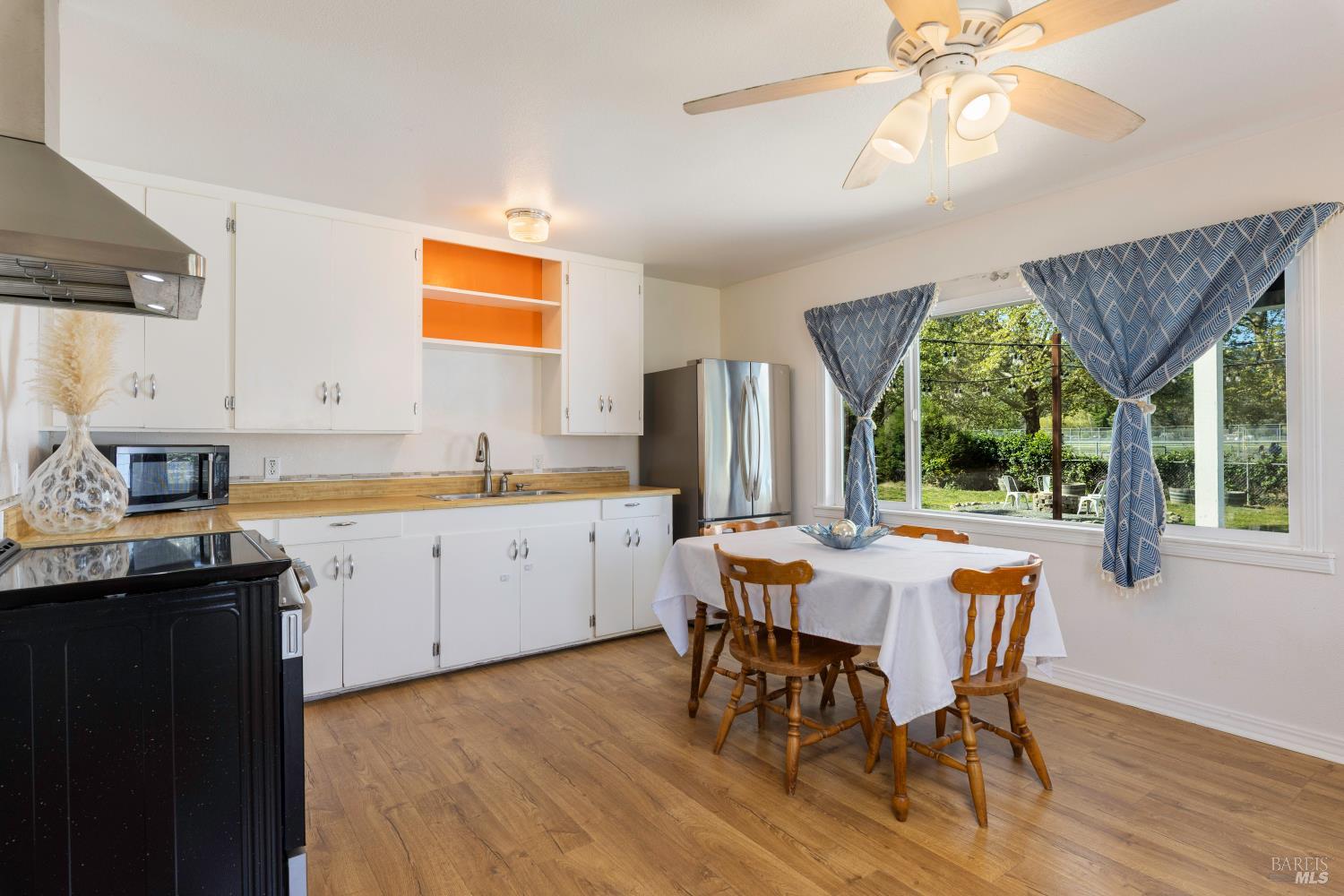 Detail Gallery Image 8 of 34 For 13780 Mountain House Rd, Hopland,  CA 95449 - 3 Beds | 1 Baths