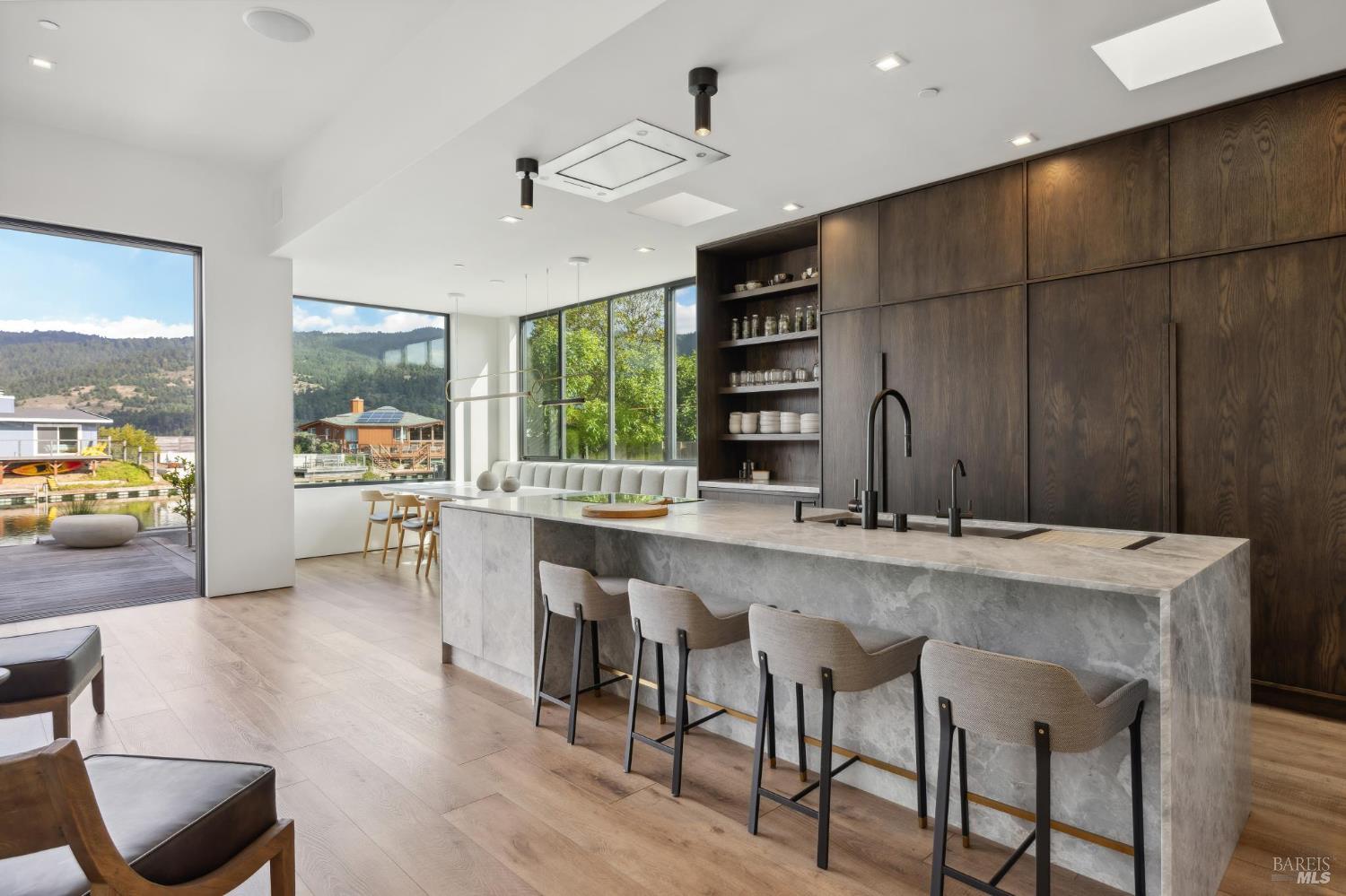 Detail Gallery Image 7 of 63 For 297 Seadrift Rd, Stinson Beach,  CA 94970 - 3 Beds | 2 Baths