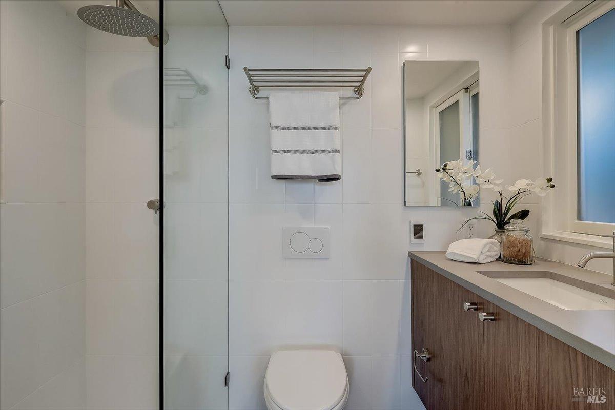 Detail Gallery Image 18 of 26 For 11 Commodore Marina Unkn, Mill Valley,  CA 94941 - 4 Beds | 4 Baths