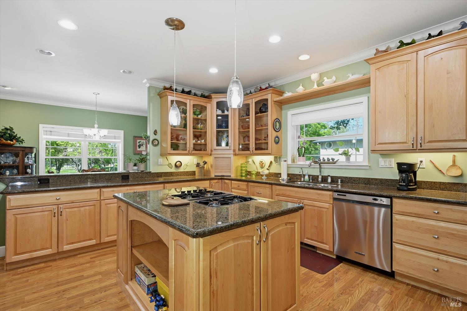 Detail Gallery Image 14 of 56 For 19614 Mountain Mdws, Hidden Valley Lake,  CA 95467 - 4 Beds | 3 Baths