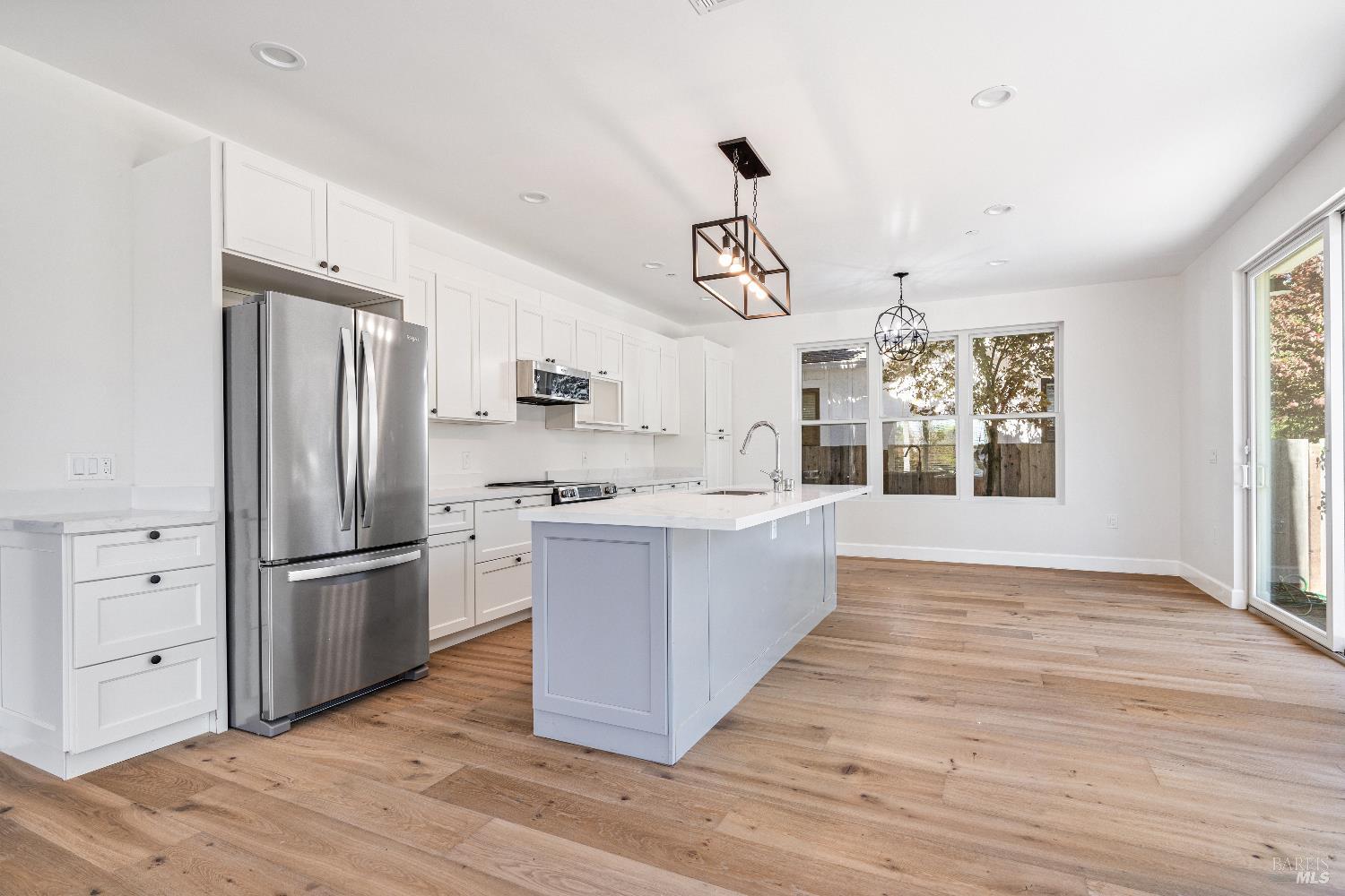 Detail Gallery Image 6 of 16 For 109 Paul Wittke Dr, Healdsburg,  CA 95448 - 5 Beds | 3/1 Baths