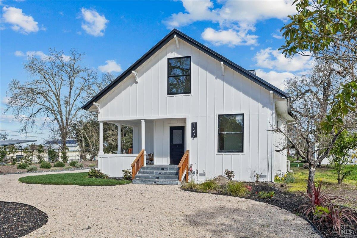 Detail Gallery Image 3 of 74 For 127 Pleasant Ave, Santa Rosa,  CA 95403 - 4 Beds | 4 Baths