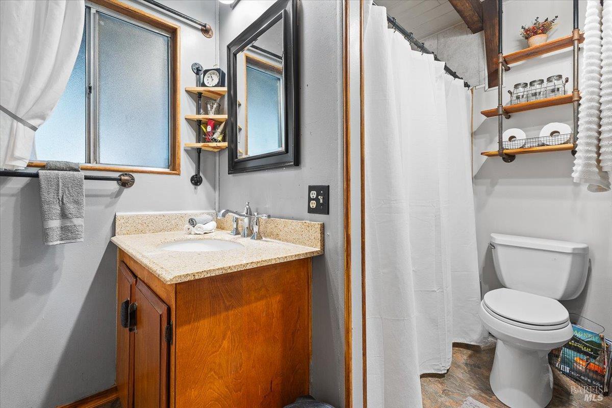 Detail Gallery Image 13 of 39 For 350 Canyon Rd, Geyserville,  CA 95441 - 2 Beds | 1/1 Baths