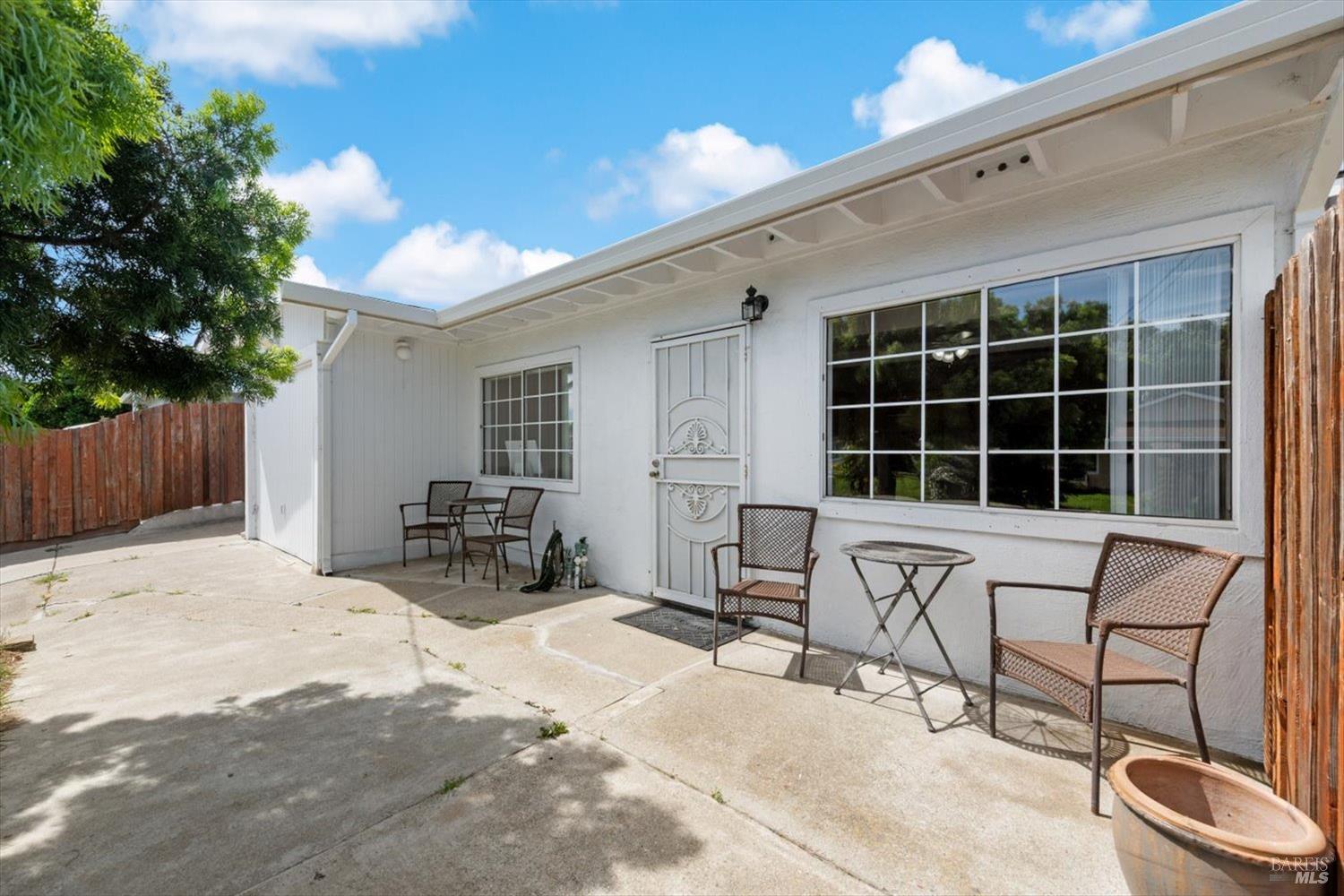 Detail Gallery Image 8 of 46 For 19 Wharf Dr, Pittsburg,  CA 94565 - 2 Beds | 1/1 Baths