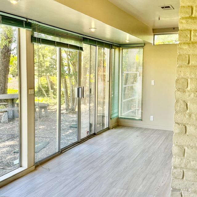 Detail Gallery Image 7 of 11 For 12 Glengreen St, Santa Rosa,  CA 95409 - 2 Beds | 2 Baths