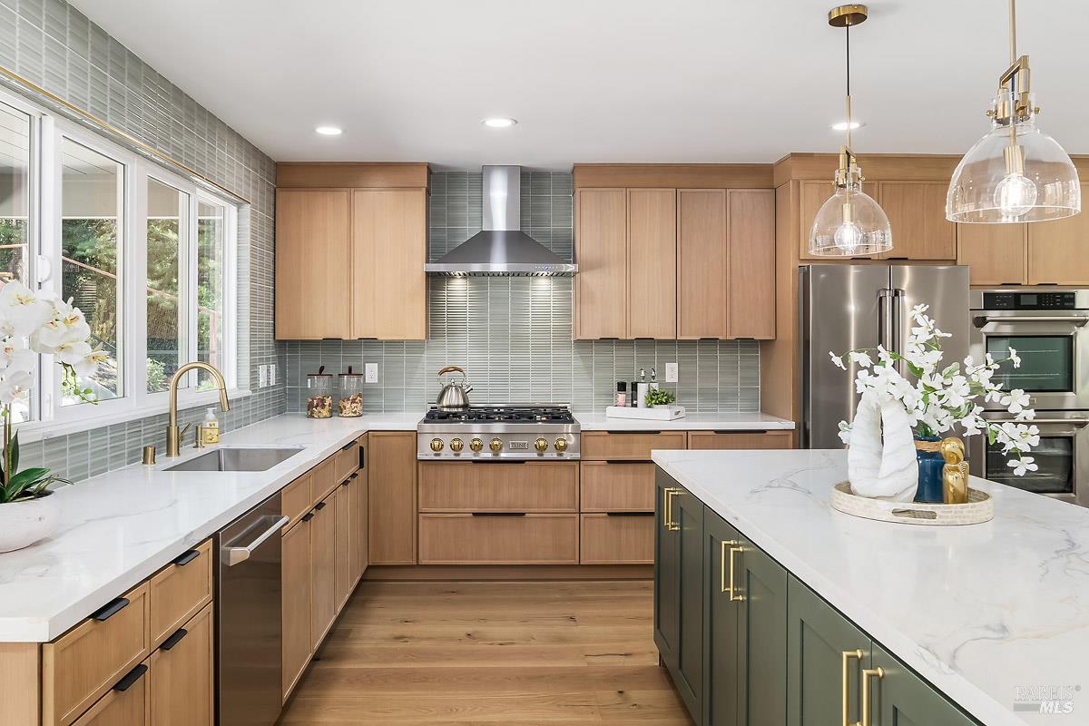 Detail Gallery Image 25 of 93 For 36 Capilano Dr, Novato,  CA 94949 - 5 Beds | 4/1 Baths