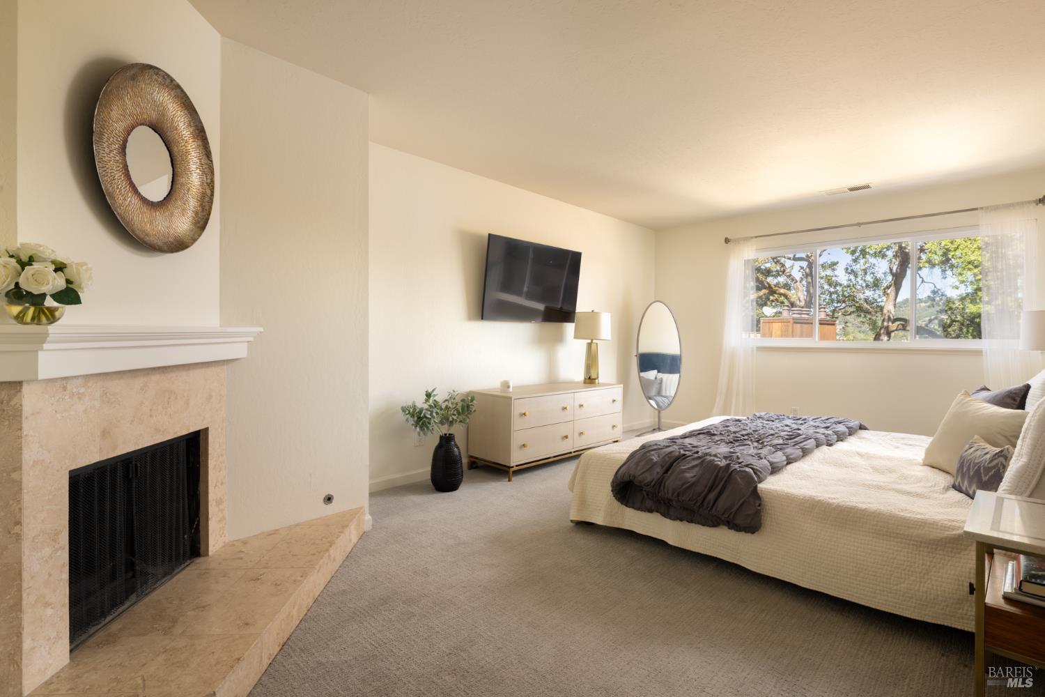 Detail Gallery Image 7 of 21 For 883 Magnolia Ave, Larkspur,  CA 94939 - 2 Beds | 2/1 Baths