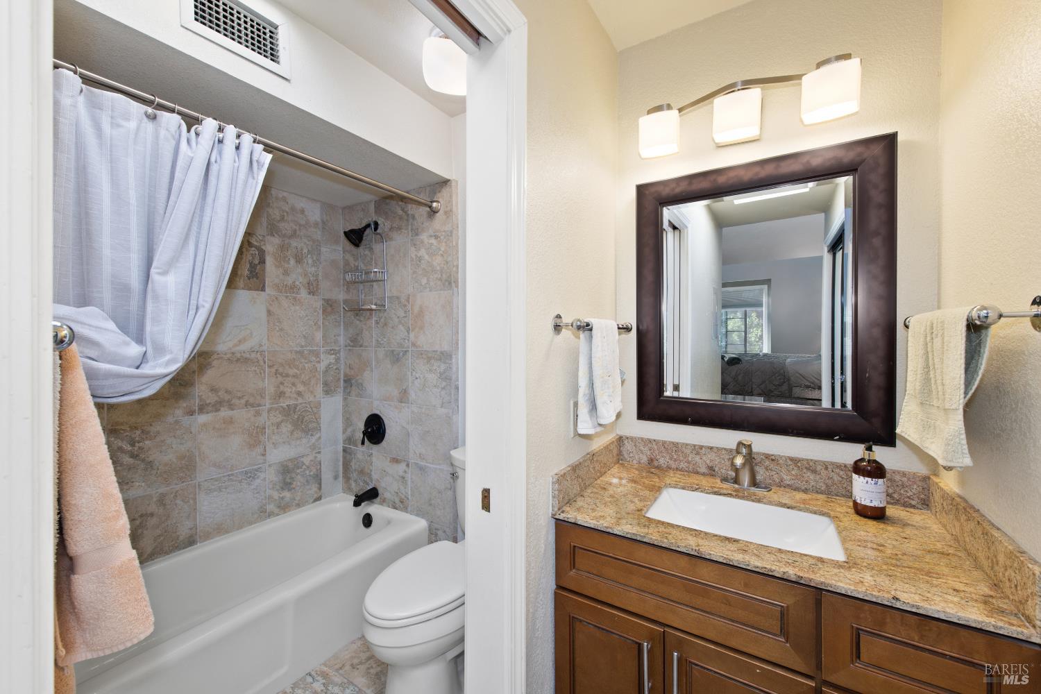Detail Gallery Image 3 of 18 For 4 Ash Ave #15,  Kentfield,  CA 94904 - 2 Beds | 2 Baths
