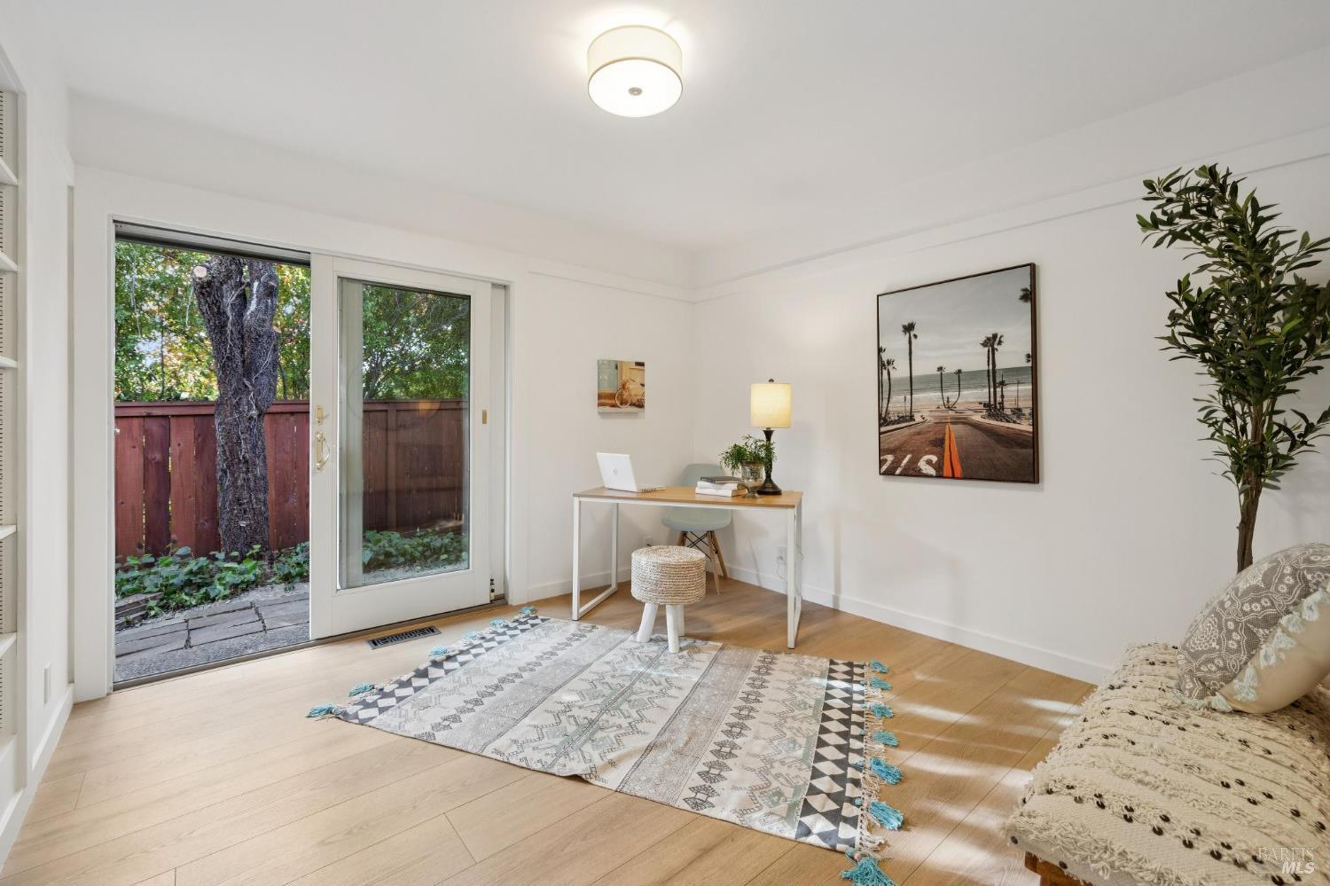 Detail Gallery Image 27 of 37 For 22 North Terrace Unkn, Tiburon,  CA 94920 - 3 Beds | 2 Baths