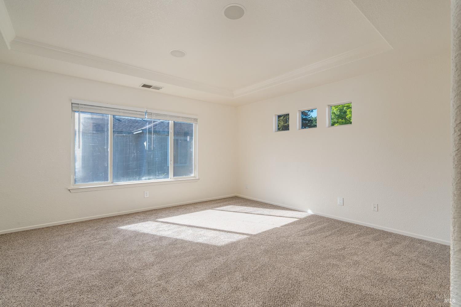 Detail Gallery Image 16 of 34 For 8843 Oakfield Ln, Windsor,  CA 95492 - 4 Beds | 2/1 Baths