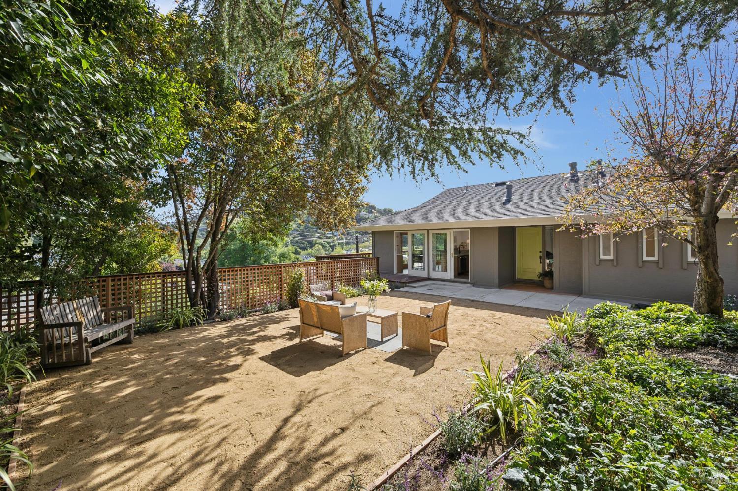 Detail Gallery Image 15 of 37 For 22 North Terrace Unkn, Tiburon,  CA 94920 - 3 Beds | 2 Baths