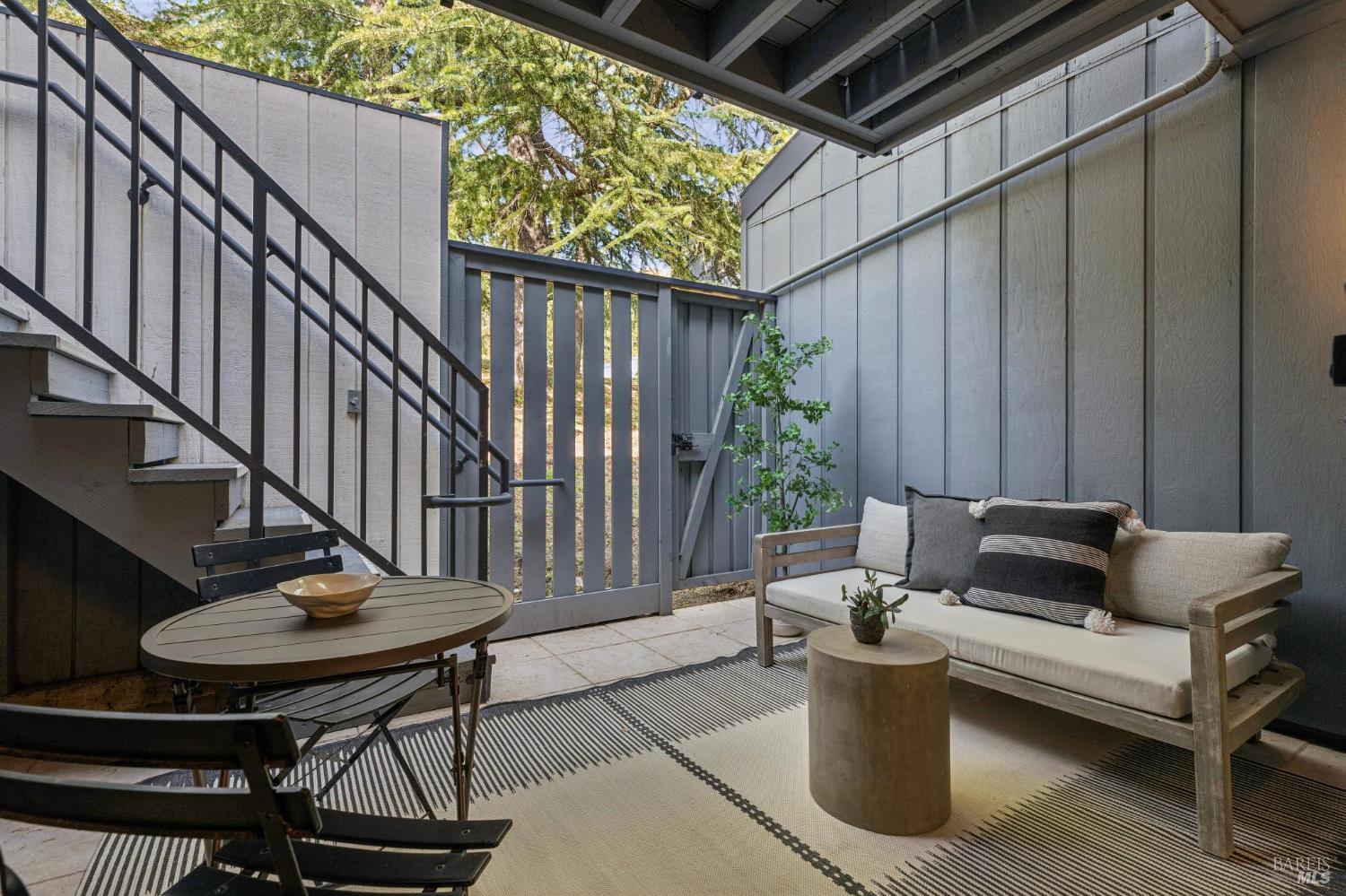 Detail Gallery Image 15 of 62 For 11 Love Ct, Fairfax,  CA 94930 - 2 Beds | 2/1 Baths