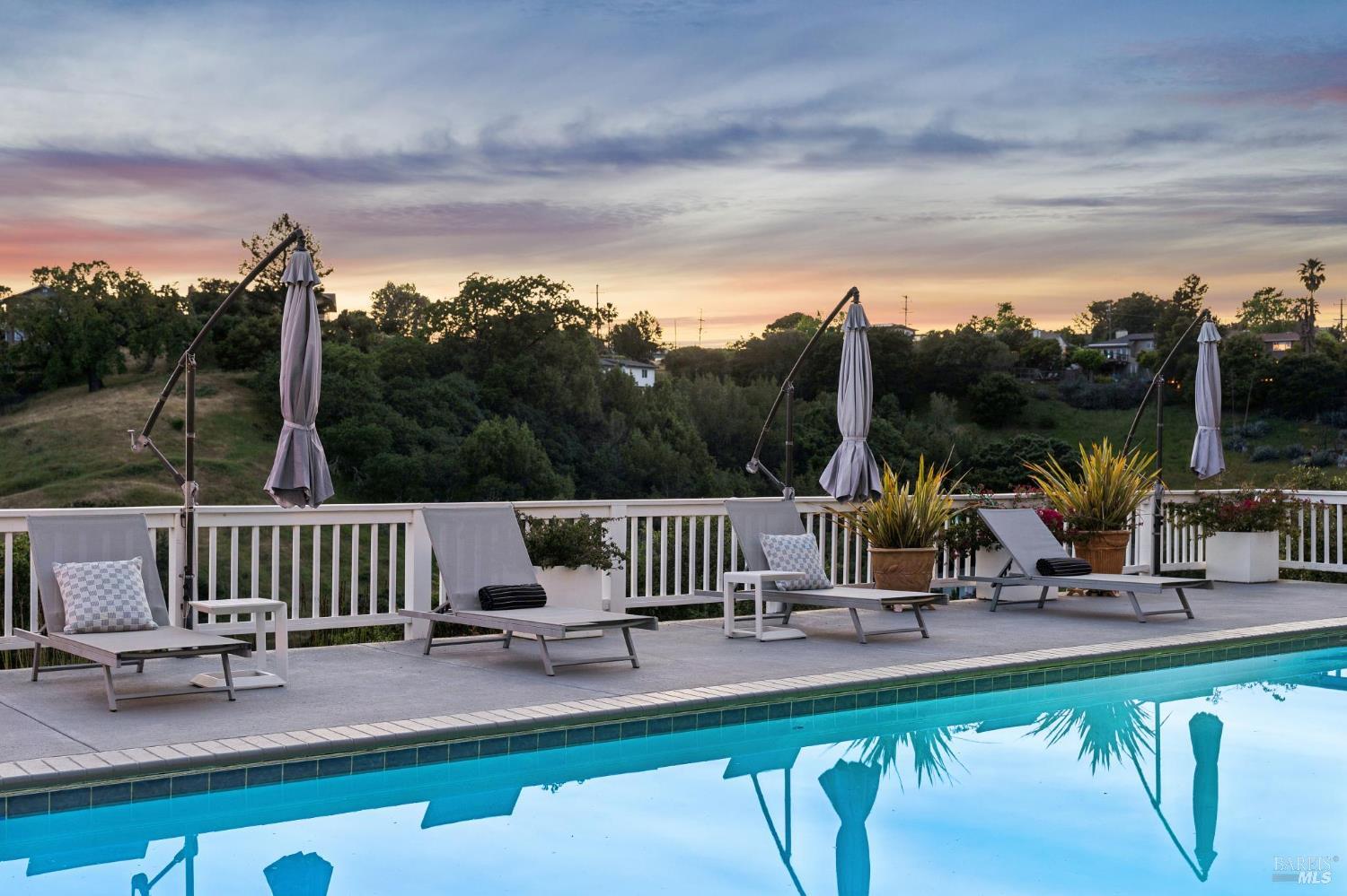 Detail Gallery Image 4 of 48 For 65 Valley View Ave, San Rafael,  CA 94901 - 5 Beds | 5 Baths